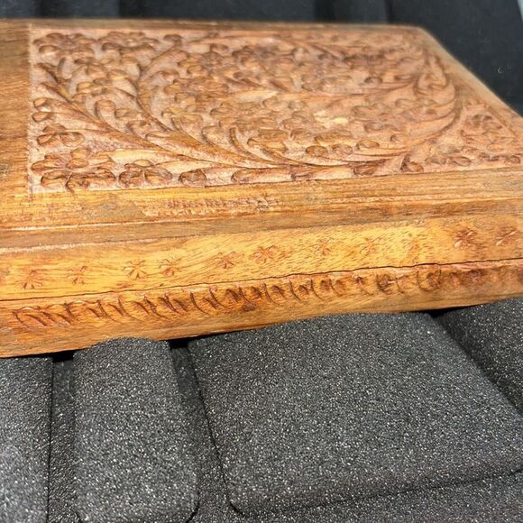 Wood Box Hand Carved Jewelry Trinket flower design Made in India 6” x 4”x2” - Picture 3 of 7